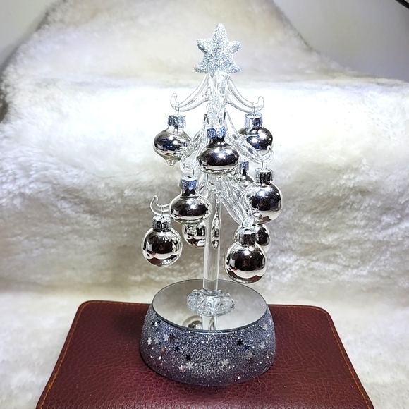 Glass Christmas Tree - Picture 3 of 16